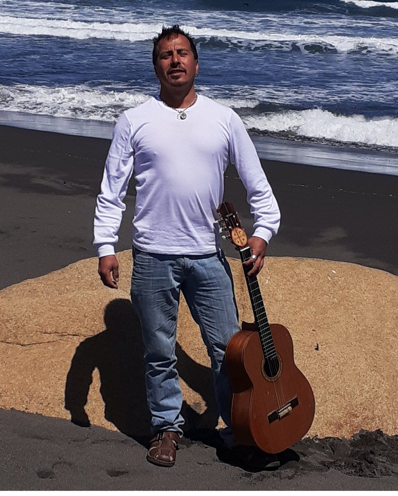 Claudio Hippie Salazar